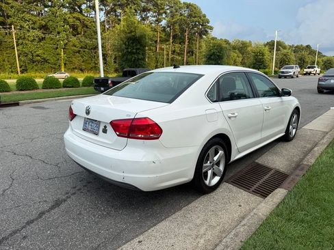 Used 2013 Volkswagen Passat 2.5 SE FWD image 3