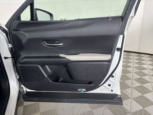Used 2022 Lexus UX 200 w/ Accessory Package (Z1) FWD image 25