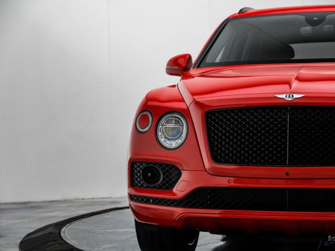 Used 2019 Bentley Bentayga image 27