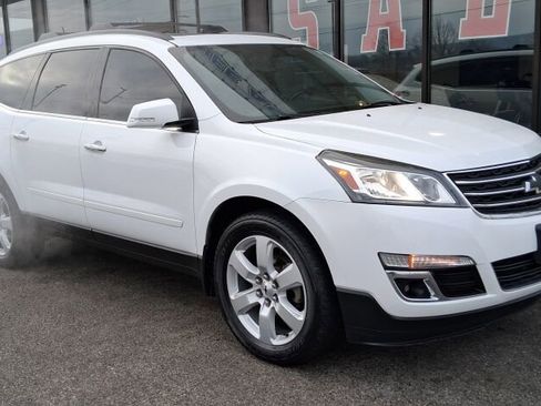 Used 2016 Chevrolet Traverse LT w/ Traveler's Package image 2