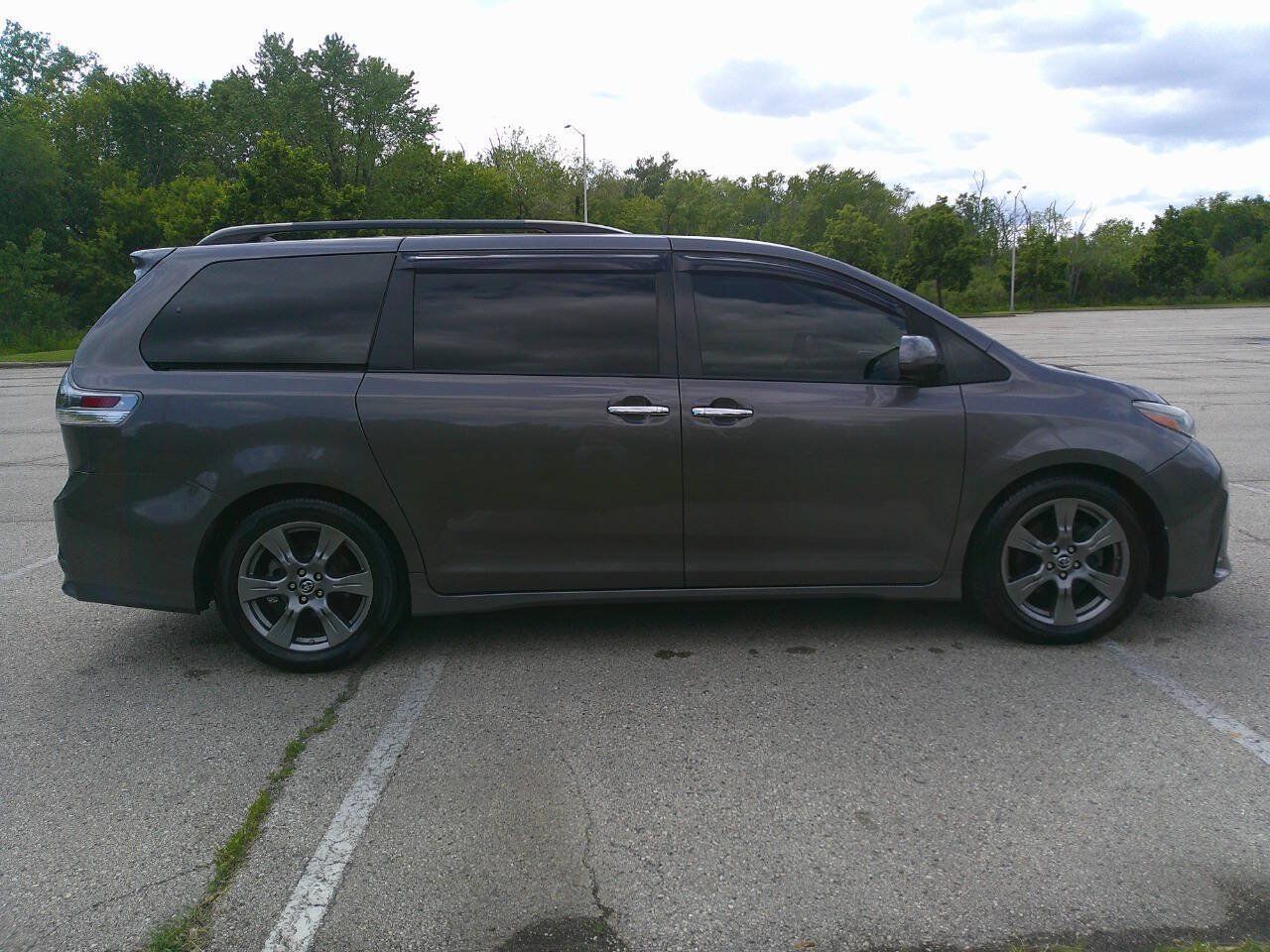 Used 2018 Toyota Sienna SE FWD image 7