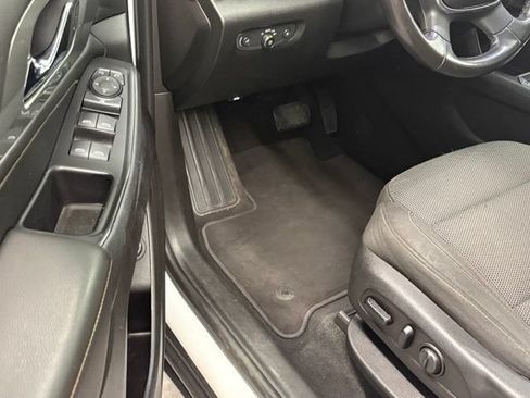 Used 2018 Chevrolet Traverse LT FWD image 13