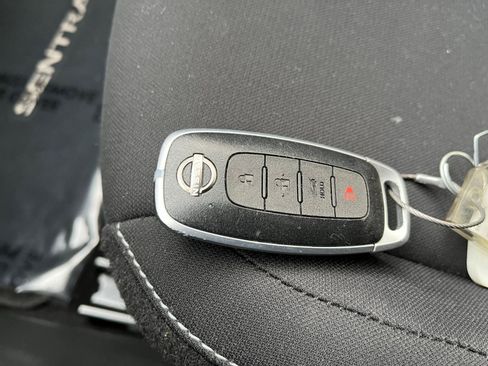 Used 2025 Nissan Sentra SV image 21