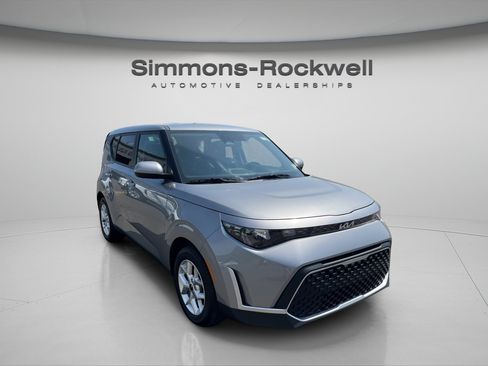 Used 2025 Kia Soul LX w/ LX Technology Package FWD image 7
