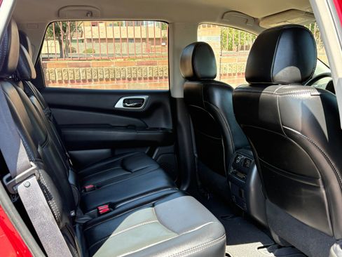 Used 2017 Nissan Pathfinder SL FWD image 12