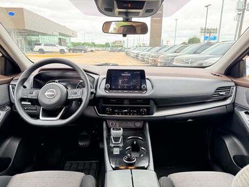 Used 2023 Nissan Rogue SV AWD/4WD image 14