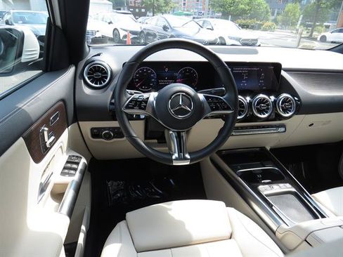 Used 2026 Mercedes-Benz GLA 250 4MATIC image 9