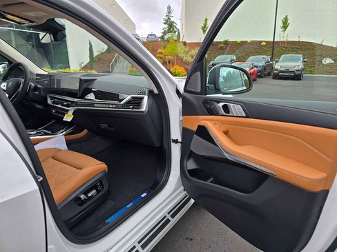 Used 2026 BMW X7 xDrive40i w/ Executive Package image 10