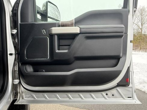 Used 2019 Ford F250 Lariat w/ Chrome Package image 29