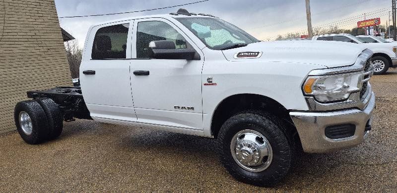 Used 2022 RAM 3500 Tradesman w/ Chrome Appearance Group AWD/4WD image 2