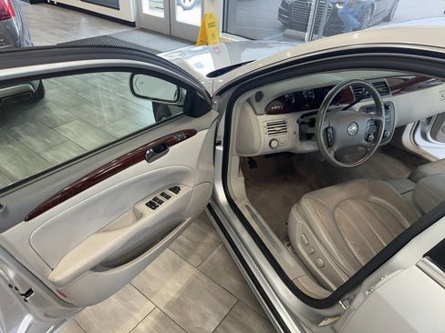 Used 2010 Buick Lucerne CXL image 18
