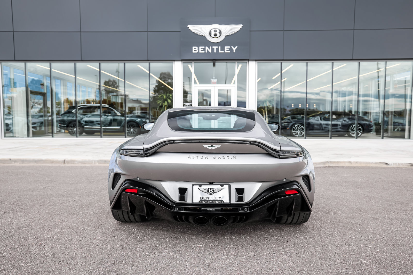 Used 2023 Aston Martin V12 Vantage RWD image 11