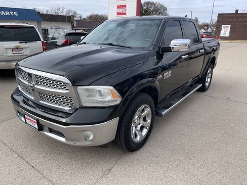 Used 2016 RAM 1500 Laramie w/ Convenience Group AWD/4WD image 2