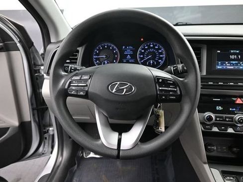 Used 2020 Hyundai Elantra SE FWD image 12