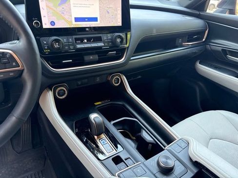 Used 2025 Toyota Grand Highlander AWD Hybrid image 14