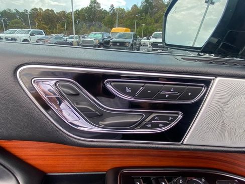 Used 2018 Lincoln Navigator Reserve w/ Technology Package AWD/4WD image 10