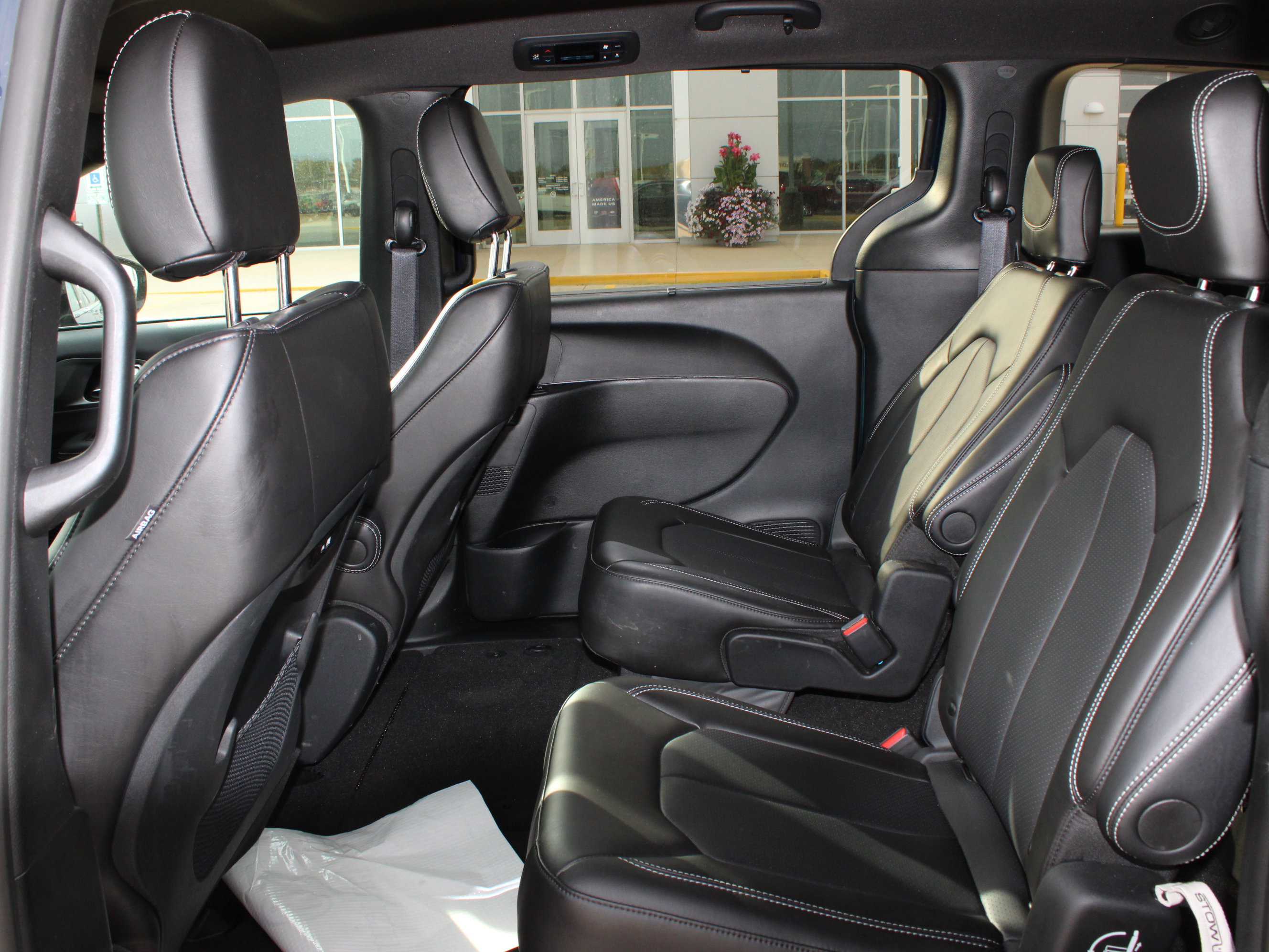 Used 2025 Chrysler Pacifica Select FWD image 15