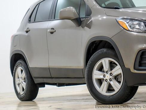 Used 2022 Chevrolet Trax LS w/ Tint and Cruise Package image 4