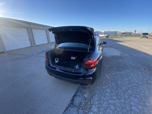 Used 2018 BMW M550i xDrive image 21