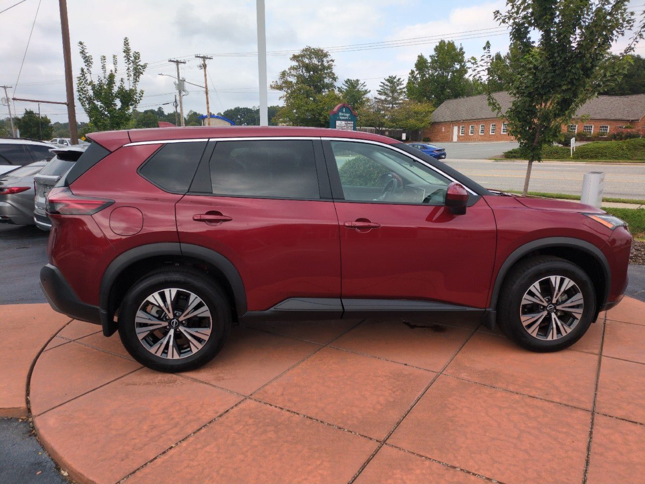 Used 2023 Nissan Rogue SV AWD/4WD image 8