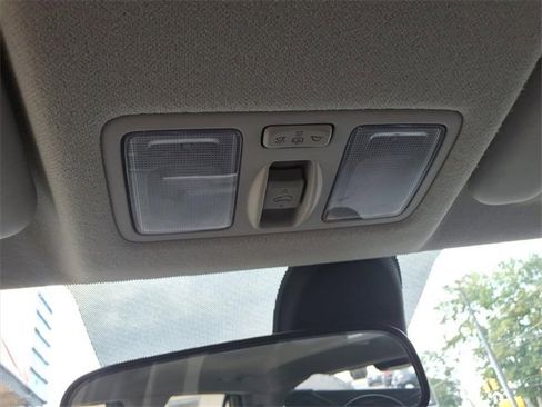 Used 2022 Hyundai Venue SEL image 25