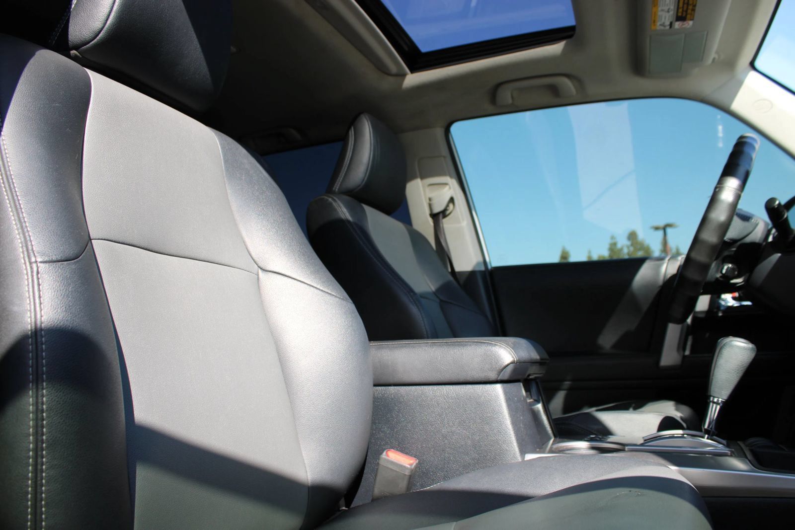 Used 2020 Toyota 4Runner SR5 Premium w/ Moonroof Package RWD image 18