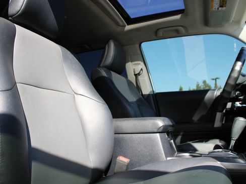 Used 2020 Toyota 4Runner SR5 Premium w/ Moonroof Package RWD image 18