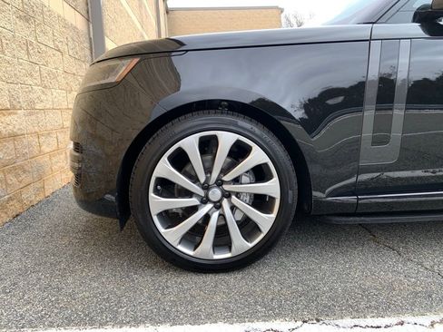 New 2025 Land Rover Range Rover SE image 9