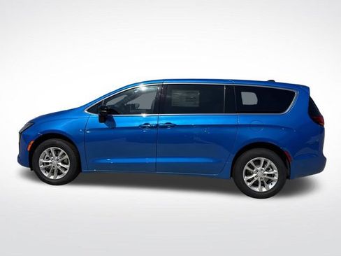 New 2027 Chrysler Pacifica Select AWD/4WD image 5
