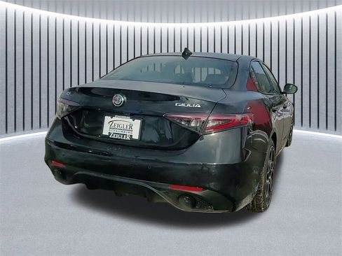 Used 2024 Alfa Romeo Giulia Veloce image 11