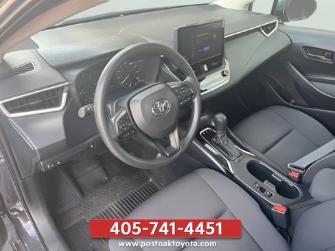Used 2025 Toyota Corolla LE FWD image 10