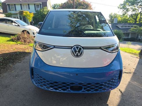 Used 2025 Volkswagen ID. Buzz 1st Edition RWD image 2