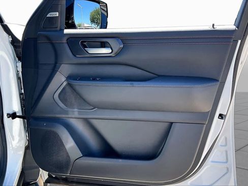 Certified 2025 Nissan Armada PRO-4X AWD/4WD image 23