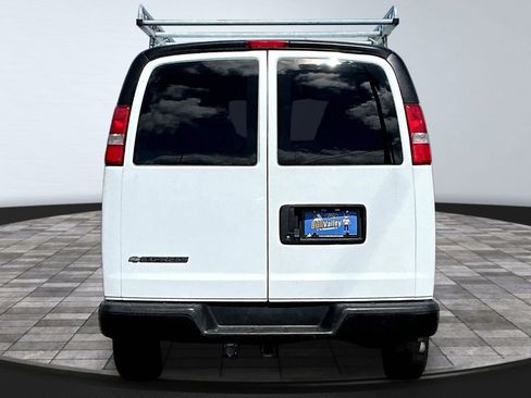 Used 2017 Chevrolet Express 2500 RWD image 5