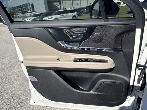 New 2026 Lincoln Corsair Premiere image 18