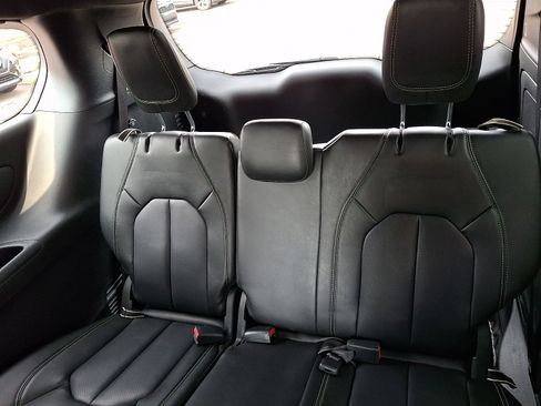 Used 2024 Chrysler Pacifica Limited FWD image 10