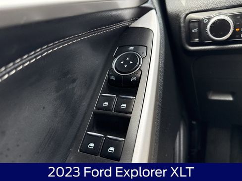 Used 2023 Ford Explorer XLT AWD/4WD image 28