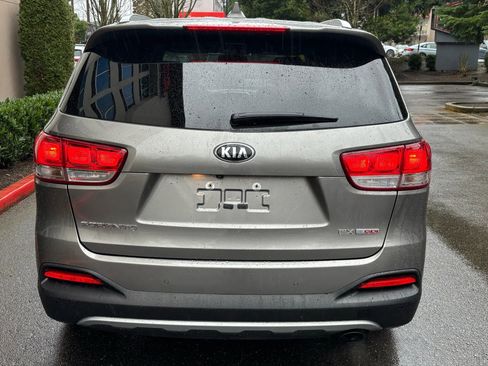 Used 2017 Kia Sorento EX image 28