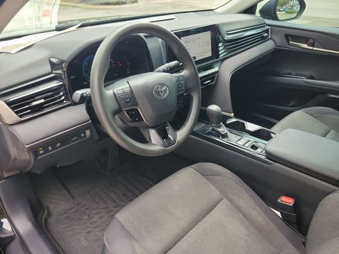Used 2025 Toyota Camry LE w/ Convenience Package FWD image 16