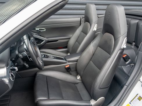 Certified 2017 Porsche 911 Carrera image 5