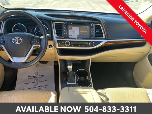 Used 2017 Toyota Highlander Limited image 23
