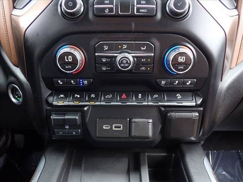 Used 2019 Chevrolet Silverado 1500 High Country w/ Technology Package AWD/4WD image 19