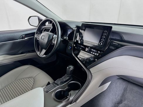 Used 2024 Toyota Camry SE w/ Convenience Package image 25