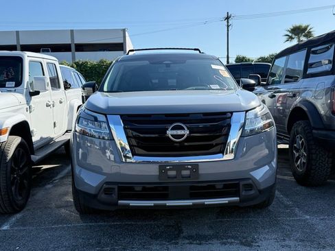 Used 2023 Nissan Pathfinder Platinum image 2