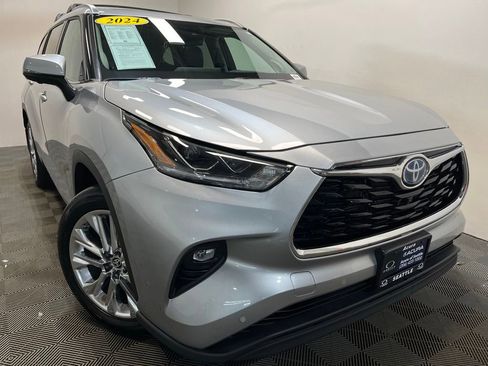 Used 2024 Toyota Highlander Limited AWD/4WD image 1