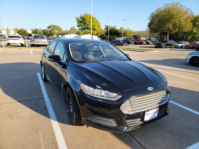 Used 2016 Ford Fusion SE FWD image 3