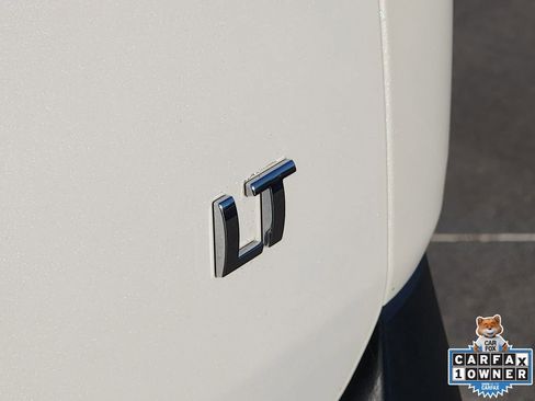 Used 2021 Chevrolet Traverse LT image 16