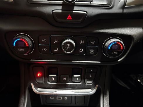Used 2021 GMC Terrain SLE w/ Driver Convenience Package AWD/4WD image 34