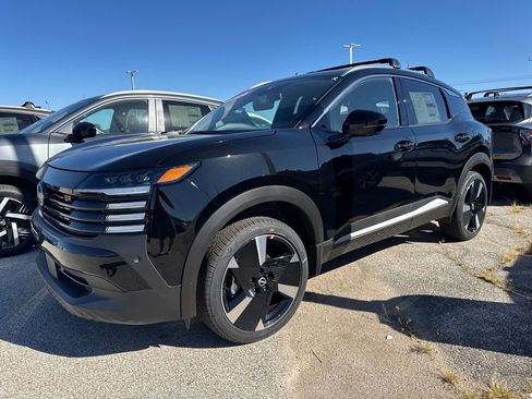 New 2026 Nissan Kicks SR image 1