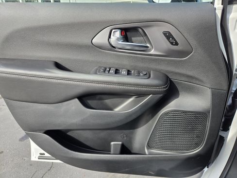 New 2026 Chrysler Pacifica Select image 22